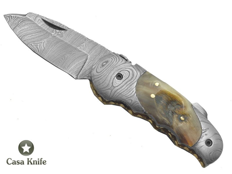 Canivete para colecionador forjado em aço damasco com empunhadura em Chifre de carneiro, 17 cm