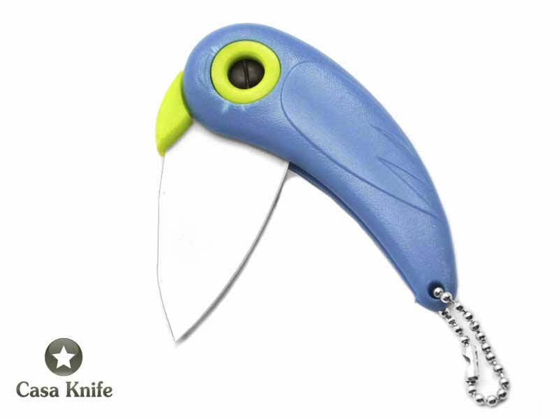 Canivete para descascar frutas com lâmina em cerâmica e empunhadura em PVC.