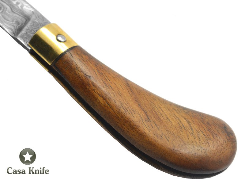 Canivete tipo Britola para colecionador forjado em aço damasco. Empunhadura em Madeira Teca, 16 cm