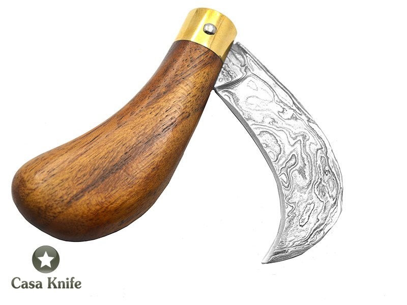 Canivete tipo Britola para colecionador forjado em aço damasco. Empunhadura em Madeira Teca, 16 cm