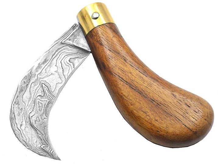 Canivete tipo Britola para colecionador forjado em aço damasco. Empunhadura em Madeira Teca, 16 cm
