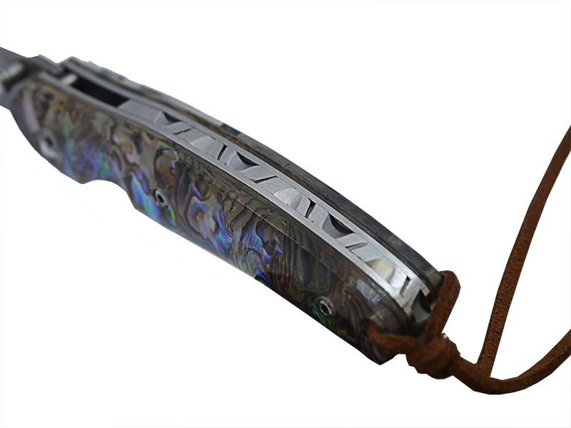 Canivete para colecionador em aço damasco com empunhadura em abalone natural 18 cm