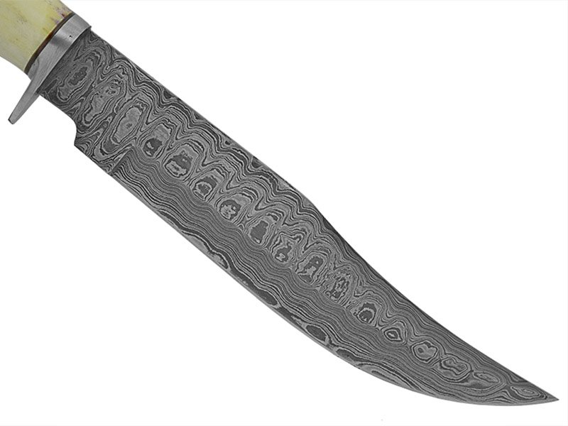 Adelar Filippon faca bowie para colecionador forjada em aço damasco. Empunhadura em chifre de cervo, 42 cm