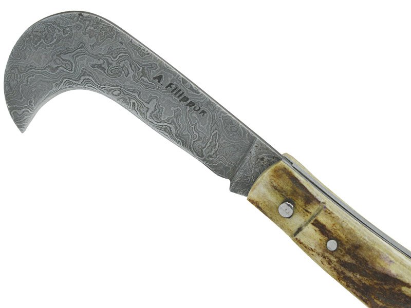 Adelar Filippon Britola para colecionador em aço damasco com empunhadura em chifre de carneiro, 18 cm