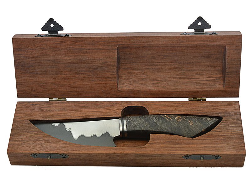 Faca charuteira para colecionador em aço san mai, empunhadura em maple burl estabilizada, 19 cm