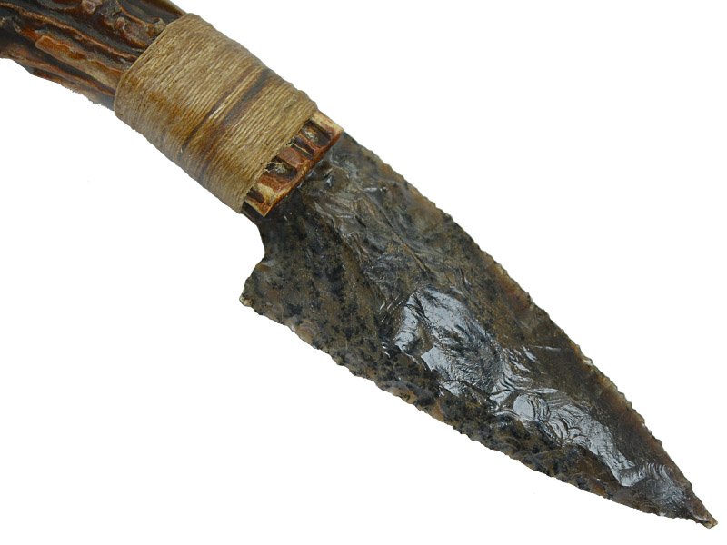 Faca para colecionador em Obsidiana. Empunhadura em chifre de cervo, 24 cm