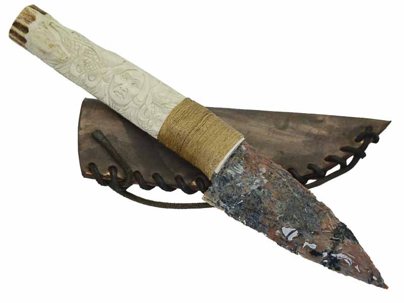 Faca para colecionador em Obsidiana. Empunhadura em Chifre de Cervo esculpido, 24 cm