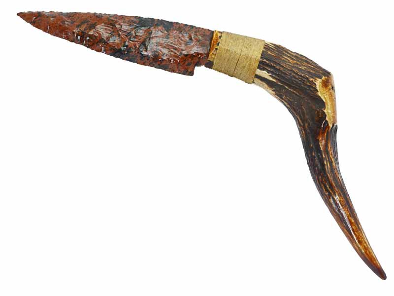Faca para colecionador em Obsidiana. Empunhadura em chifre de cervo, 34 cm