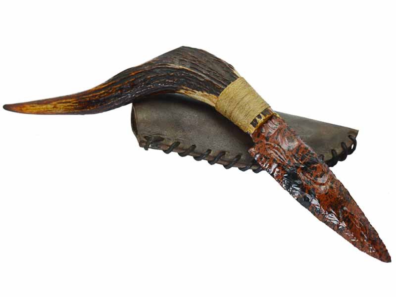 Faca para colecionador em Obsidiana. Empunhadura em chifre de cervo, 34 cm