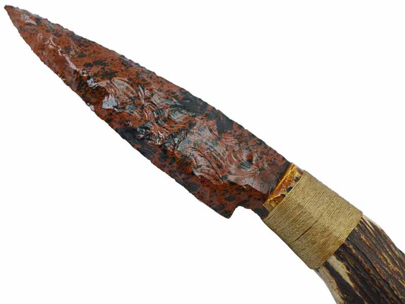 Faca para colecionador em Obsidiana. Empunhadura em chifre de cervo, 34 cm