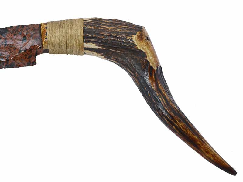 Faca para colecionador em Obsidiana. Empunhadura em chifre de cervo, 34 cm