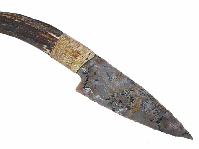 Faca para colecionador em Obsidiana. Empunhadura em chifre de cervo, 28 cm