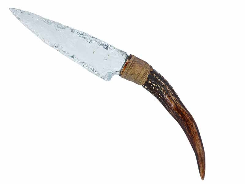 Faca para colecionador em Obsidiana. Empunhadura em chifre de cervo, 26 cm