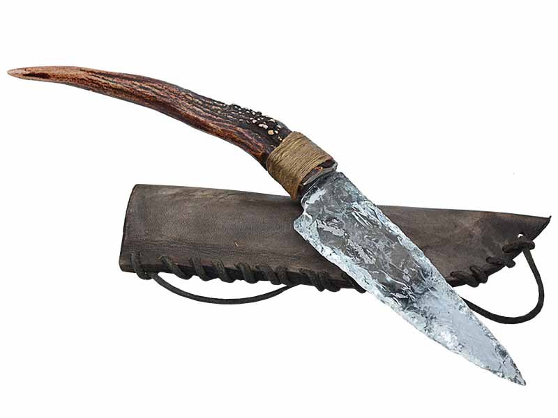 Faca para colecionador em Obsidiana. Empunhadura em chifre de cervo, 26 cm