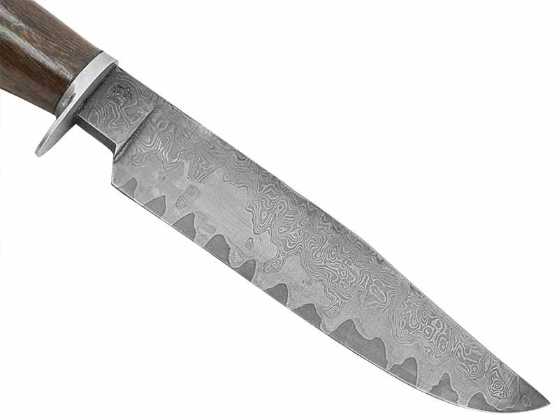 Adellar Filippon faca para colecionador em aço damasco. Empunhadura em madeira de ipê, 30 cm
