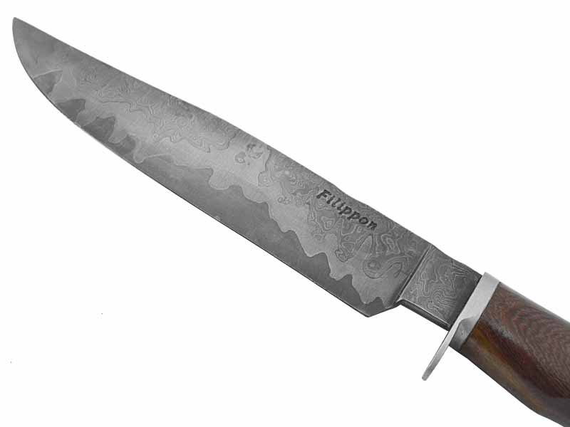 Adellar Filippon faca para colecionador em aço damasco. Empunhadura em madeira de ipê, 30 cm
