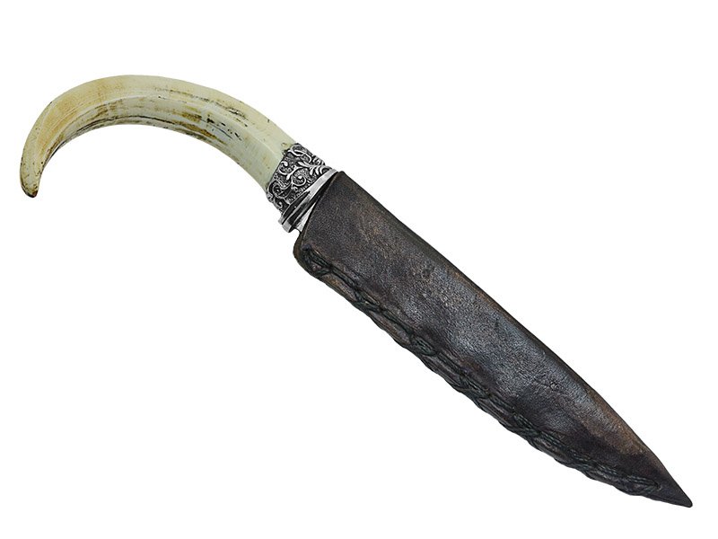 Adellar Filippon faca para churrasco em aço inox. Empunhadura em dente de javali,
