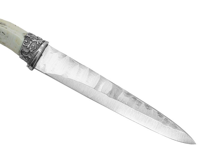 Adellar Filippon faca para churrasco em aço inox. Empunhadura em dente de javali,