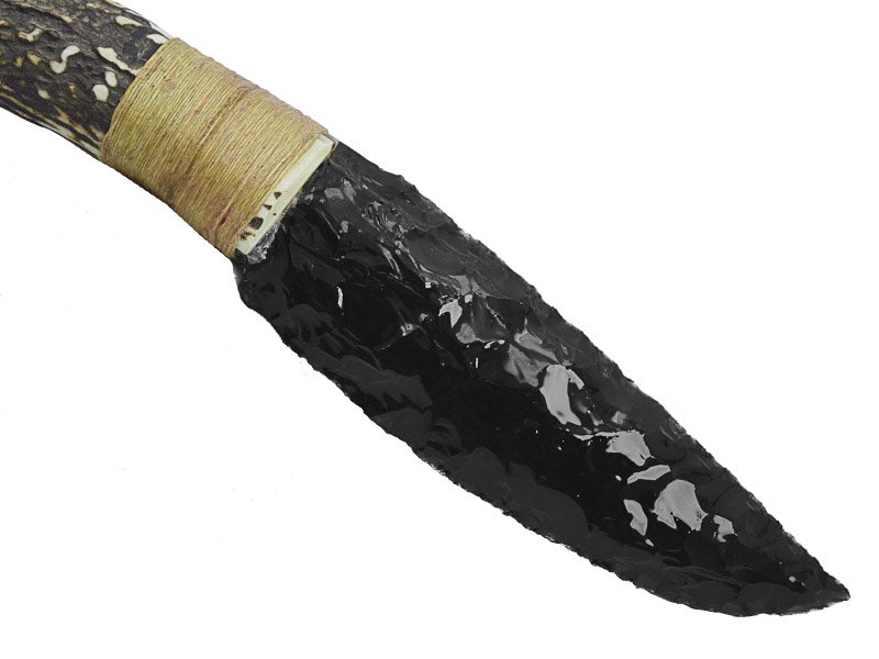 Faca para colecionador em Obsidiana Negra. Empunhadura em chifre de cervo, 29 cm