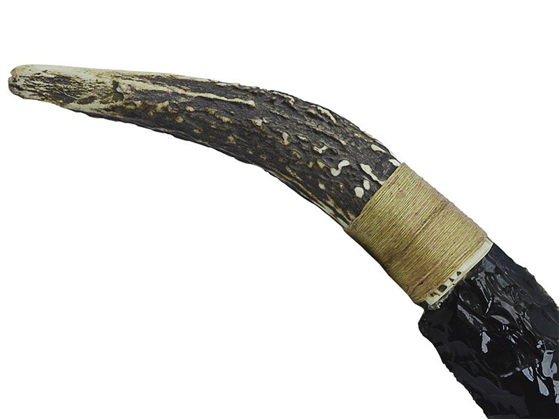 Faca para colecionador em Obsidiana Negra. Empunhadura em chifre de cervo, 29 cm