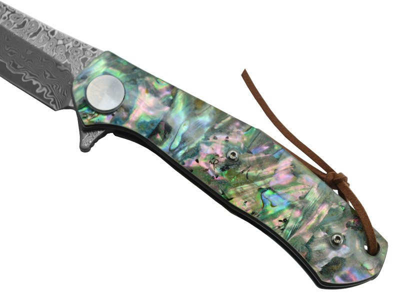 Canivete para colecionador em aço damasco. Empunhadura em abalone natural, 19 cm