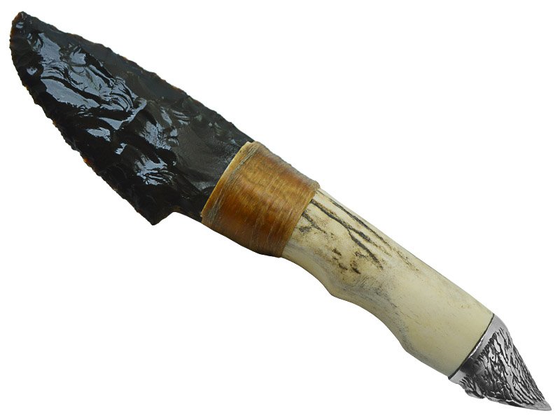 Faca para colecionador em Obsidiana negra. Empunhadura em chifre de cervo, 20 cm