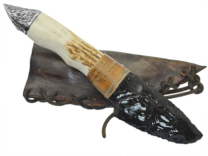 Faca para colecionador em Obsidiana negra. Empunhadura em chifre de cervo, 20 cm