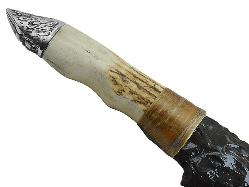 Faca para colecionador em Obsidiana negra. Empunhadura em chifre de cervo, 20 cm