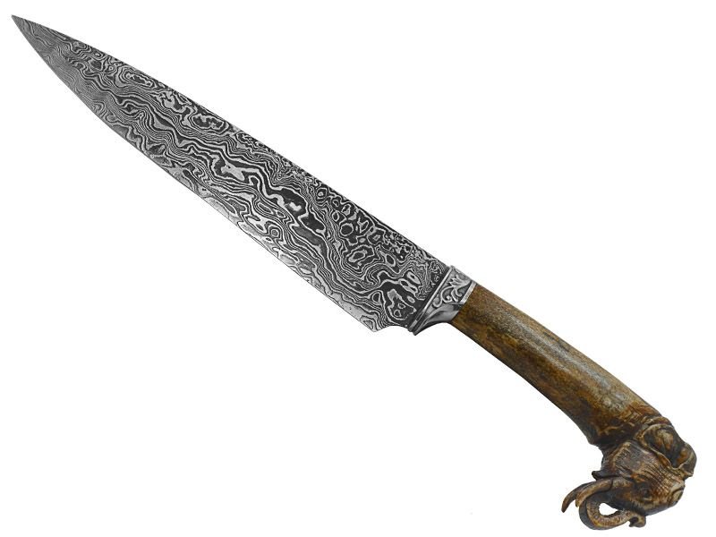 Faca churrasco Montecristo para colecionador forjado em aço damasco padrão aleatório. Empunhadura Chifre de cervo esculpido, 33 cm