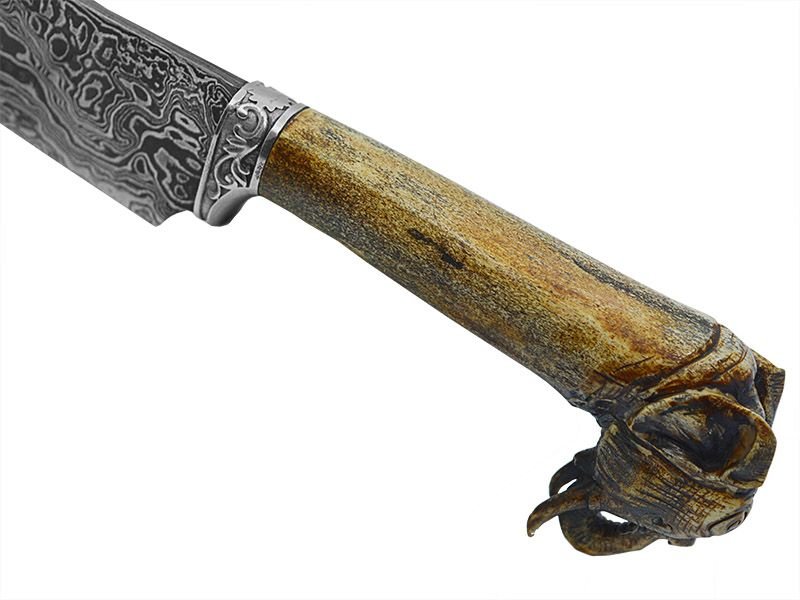 Faca churrasco Montecristo para colecionador forjado em aço damasco padrão aleatório. Empunhadura Chifre de cervo esculpido, 33 cm