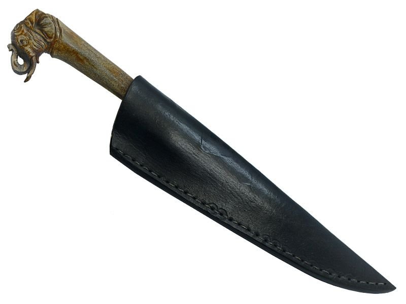 Faca churrasco Montecristo para colecionador forjado em aço damasco padrão aleatório. Empunhadura Chifre de cervo esculpido, 33 cm