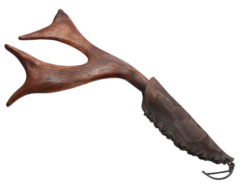Faca para colecionador em Obsidiana vermelha. Empunhadura em chifre de cervo, 37 cm