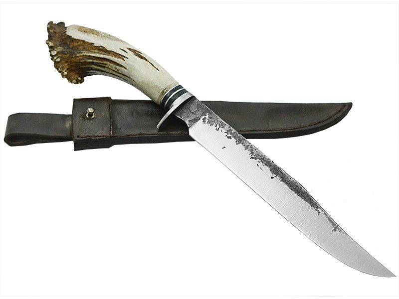 Adelar Filippon faca javalizeira brüt forge para colecionador, forjada em aço 5160. Empunhadura em chifre de cervo, 41 cm