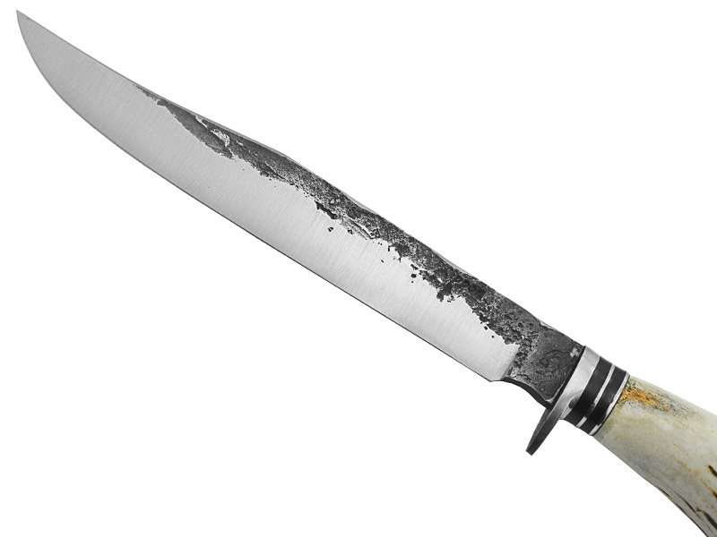 Adelar Filippon faca javalizeira brüt forge para colecionador, forjada em aço 5160. Empunhadura em chifre de cervo, 41 cm