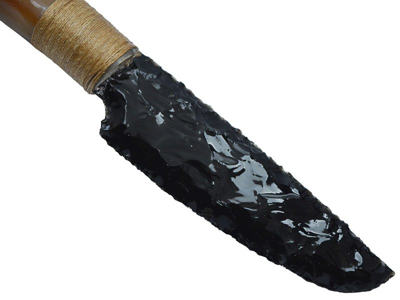 Faca para colecionador em Obsidiana. Empunhadura em chifre de cervo, 31 cm