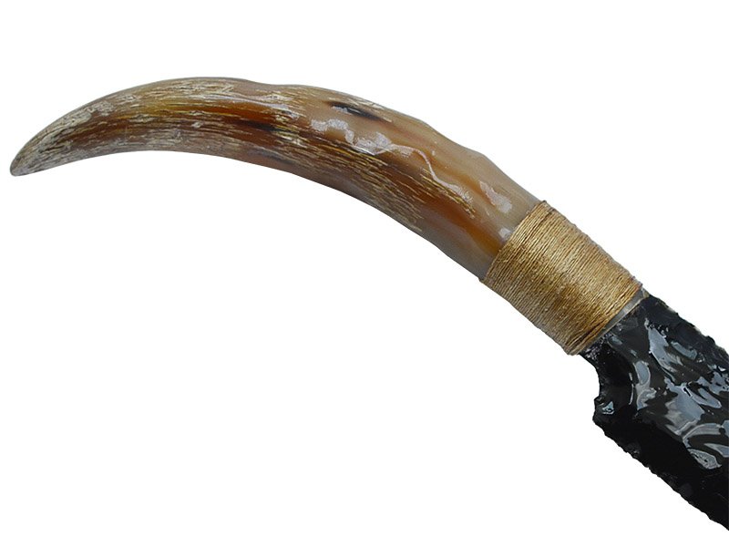 Faca para colecionador em Obsidiana. Empunhadura em chifre de cervo, 31 cm