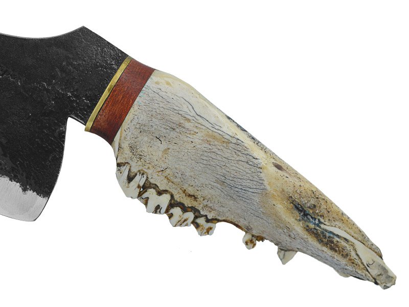 Adelar Filippon faca Skiner para colecionador forjada em aço 5160. Empunhadura em mandíbula de javali, 25 cm