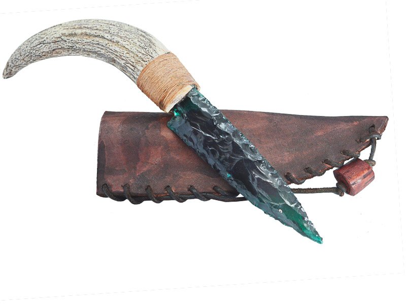 Faca para colecionador em Obsidiana verde. Empunhadura em chifre de cervo, 24 cm