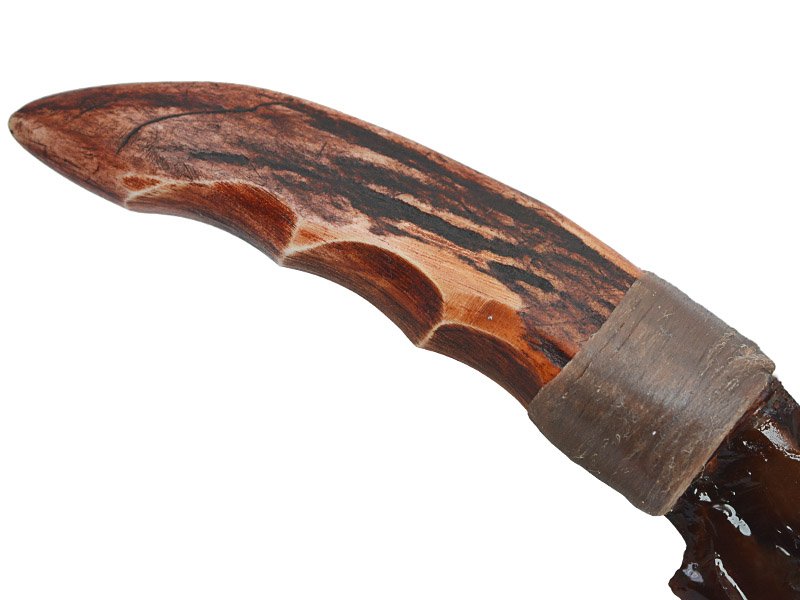 Faca para colecionador em Obsidiana. Empunhadura em chifre de cervo, 20 cm