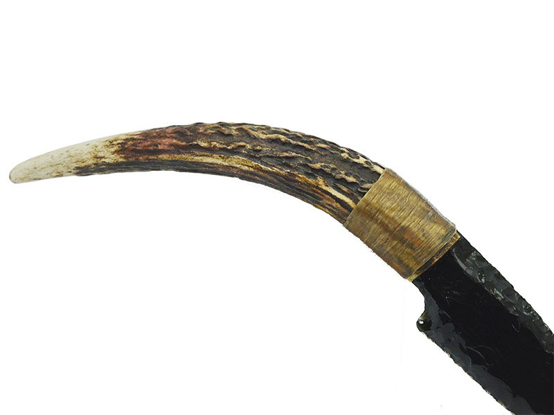 Faca para colecionador em Obsidiana negra. Empunhadura em chifre de cervo, 29 cm