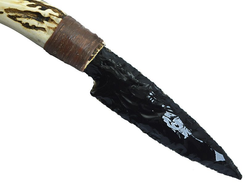 Faca para colecionador em Obsidiana negra. Empunhadura em chifre de cervo, 26 cm