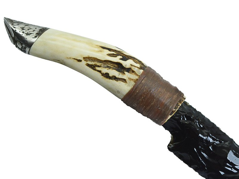 Faca para colecionador em Obsidiana negra. Empunhadura em chifre de cervo, 26 cm