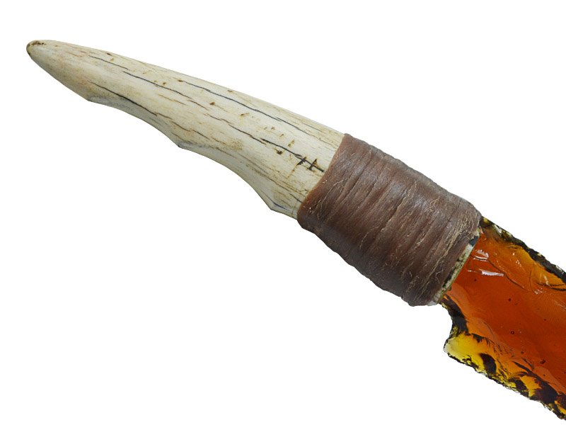 Faca para colecionador em Obsidiana. Empunhadura em chifre de cervo, 21 cm