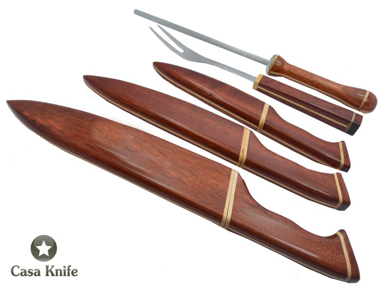 Conjunto Master com 5 peças para colecionador composto por 3 facas , 1 garfo e uma chaira em aço inoxidável com empunhadura em madeira pau-brasil e marfim