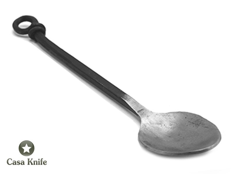 Conjunto de sobrevivência para colecionador forjado artesanalmente no estilo medieval em aço carbono.