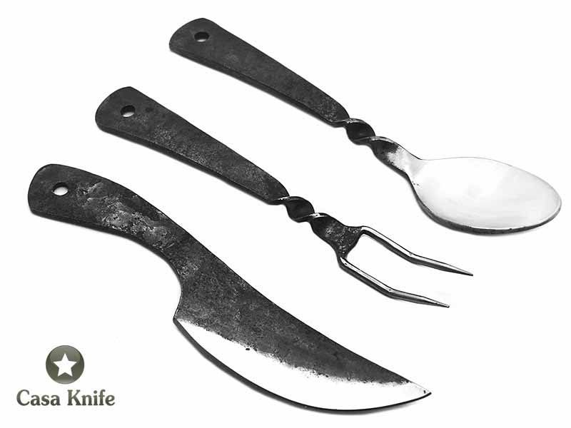 Conjunto de talheres para colecionador forjado artesanalmente no estilo medieval em aço carbono.