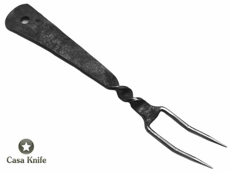 Conjunto de talheres para colecionador forjado artesanalmente no estilo medieval em aço carbono.