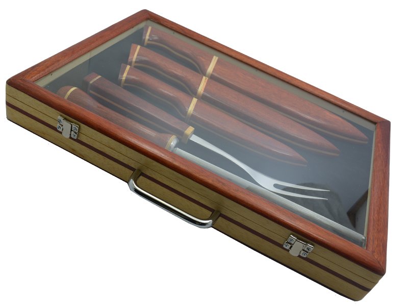 Conjunto Master com 5 peças para colecionador composto por 3 facas , 1 garfo e uma chaira em aço inoxidável com empunhadura em madeira pau-brasil e marfim