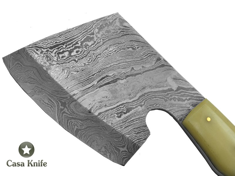 Cutelo para colecionador forjado em aço damasco. Empunhadura em Imbuia e Osso de Búfalo, 20 cm