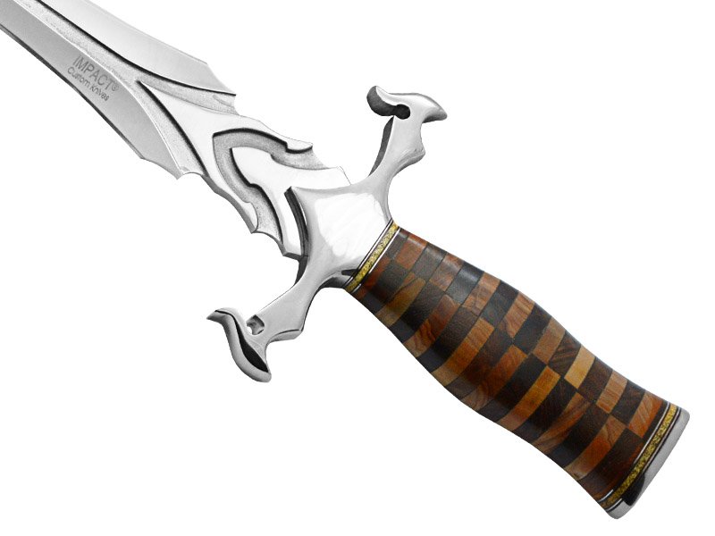 Espada para colecionador forjada em aço D2. Empunhadura em madeira, 57 cm